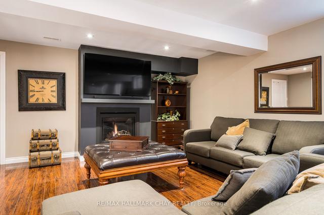 20 Prince William Way, House detached with 2 bedrooms, 3 bathrooms and 4 parking in Barrie ON | Image 20