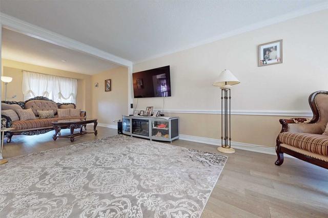 7 Mitchell Ave, House detached with 3 bedrooms, 4 bathrooms and 8 parking in Brampton ON | Image 37