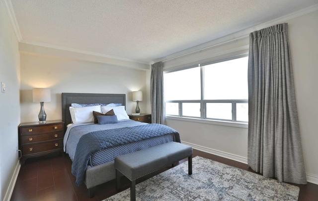 802 - 2210 Lakeshore Rd, Condo with 2 bedrooms, 2 bathrooms and 3 parking in Burlington ON | Image 16