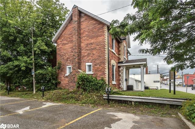 53 Andrew Street S, House detached with 1 bedrooms, 1 bathrooms and 5 parking in Orillia ON | Image 3