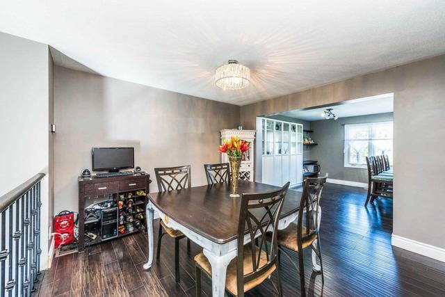 6932 Bilbao Lane, House semidetached with 3 bedrooms, 2 bathrooms and 3 parking in Mississauga ON | Image 2