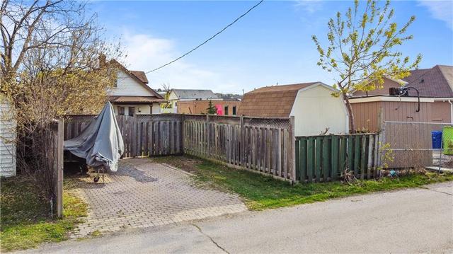 21 Chestnut Street E, House detached with 3 bedrooms, 2 bathrooms and 2 parking in St. Catharines ON | Image 30