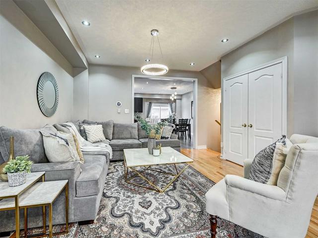 1582 Dusty Dr, House attached with 3 bedrooms, 4 bathrooms and 4 parking in Pickering ON | Image 4