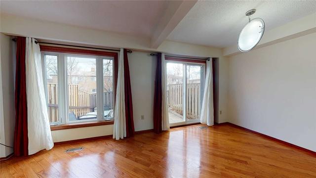 22 - 30 Dundalk Dr, Townhouse with 3 bedrooms, 2 bathrooms and 2 parking in Toronto ON | Image 6