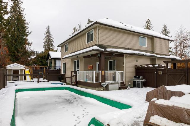864 Small Court, House detached with 5 bedrooms, 3 bathrooms and 4 parking in Kelowna BC | Image 40
