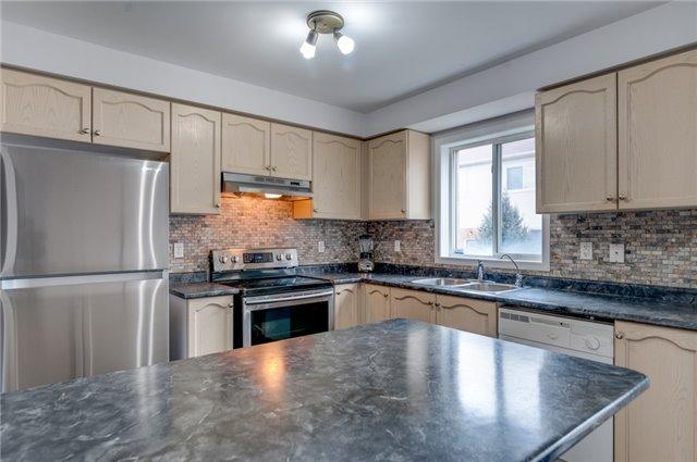 383 Hobbs Cres, House attached with 3 bedrooms, 3 bathrooms and 1 parking in Milton ON | Image 8
