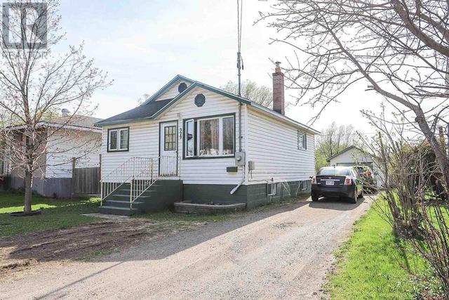 329 Goulais Ave, House detached with 2 bedrooms, 1 bathrooms and null parking in Sault Ste. Marie ON | Card Image