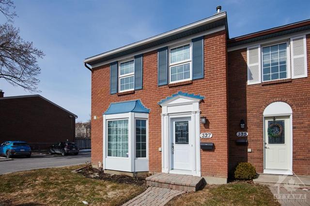 327 Monterey Drive, Townhouse with 3 bedrooms, 2 bathrooms and 1 parking in Ottawa ON | Image 2