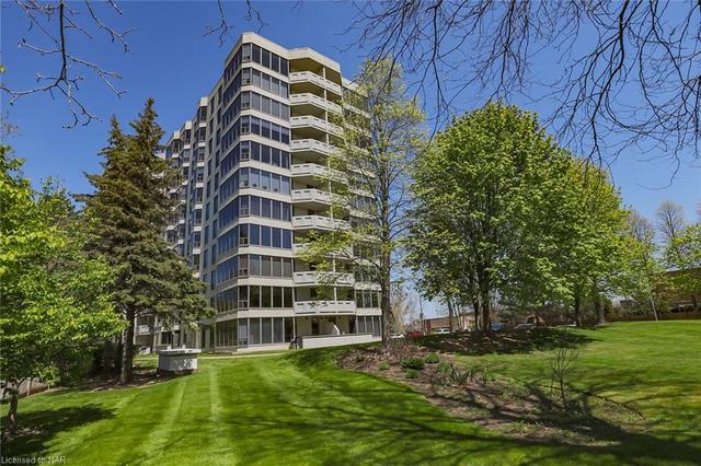 202 - 81 Scott Street, House attached with 2 bedrooms, 1 bathrooms and 158 parking in St. Catharines ON | Image 24