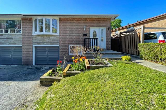 15 Earlthorpe Cres, House semidetached with 3 bedrooms, 2 bathrooms and 2 parking in Toronto ON | Image 12