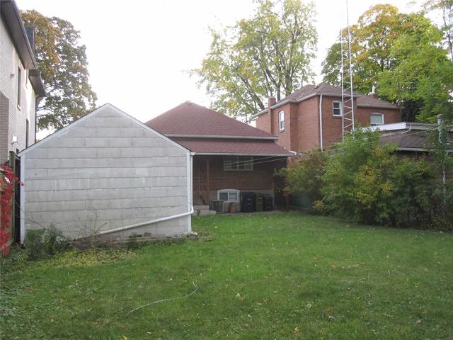 658 Bedford Park Ave, House detached with 2 bedrooms, 2 bathrooms and 5 parking in Toronto ON | Image 4