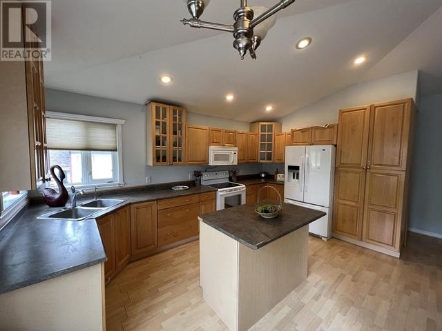 5229 Hallmark Crescent, House detached with 5 bedrooms, 3 bathrooms and null parking in Northern Rockies BC | Image 2