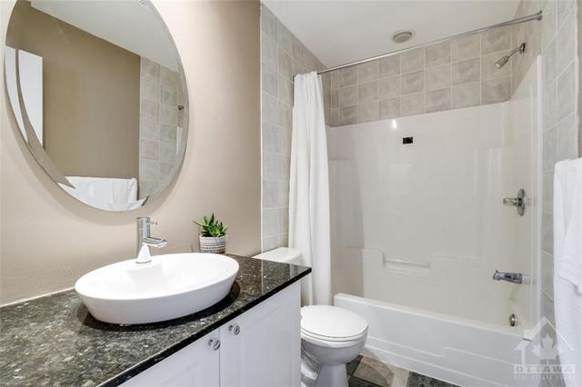 81 Robinson Avenue, Townhouse with 2 bedrooms, 4 bathrooms and 2 parking in Ottawa ON | Image 23