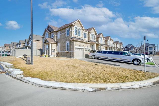 43 Ivor Cres, House attached with 3 bedrooms, 3 bathrooms and 6 parking in Brampton ON | Image 12