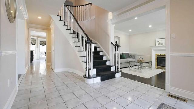 2719 Kingsway Dr, House detached with 4 bedrooms, 4 bathrooms and 2 parking in Oakville ON | Image 2