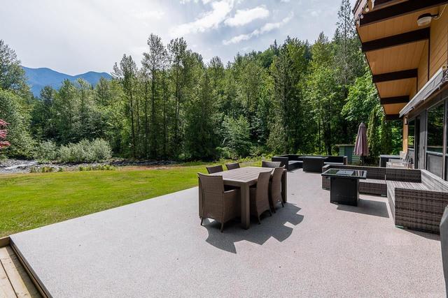 1680 Columbia Valley Road, House detached with 2 bedrooms, 1 bathrooms and null parking in Fraser Valley H BC | Image 32