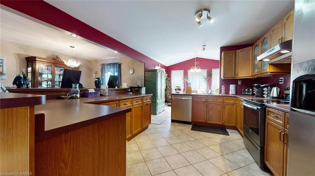 2058 Valleyview Drive, House detached with 5 bedrooms, 2 bathrooms and 8 parking in South Frontenac ON | Image 9