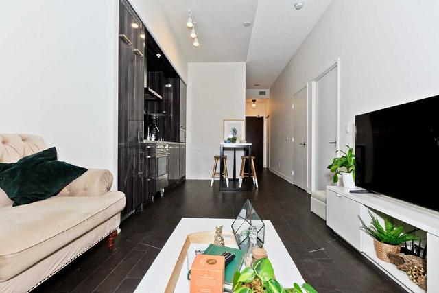 n1002 - 120 Bayview Ave, Condo with 1 bedrooms, 2 bathrooms and 0 parking in Toronto ON | Image 2