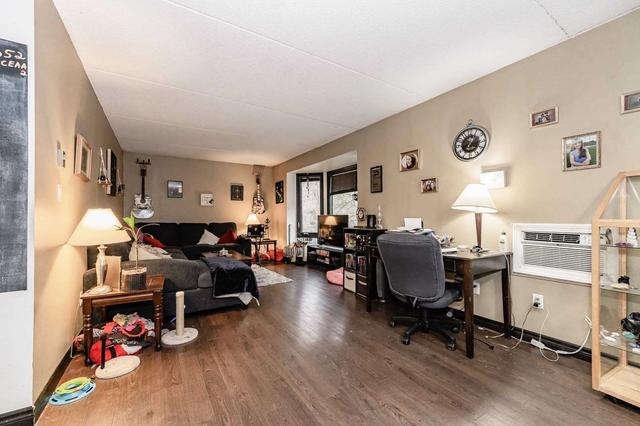 401 Erb St. W. St W, Condo with 2 bedrooms, 2 bathrooms and 1 parking in Waterloo ON | Image 3