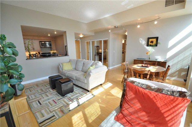 301 - 1901 Yonge St, Condo with 2 bedrooms, 2 bathrooms and null parking in Toronto ON | Image 1
