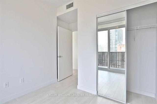 1611 - 8 Eglinton Ave E, Condo with 2 bedrooms, 2 bathrooms and 1 parking in Toronto ON | Image 6