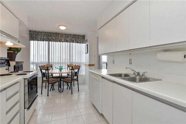 1013 - 12 Laurelcrest St, Condo with 2 bedrooms, 2 bathrooms and 2 parking in Brampton ON | Image 7