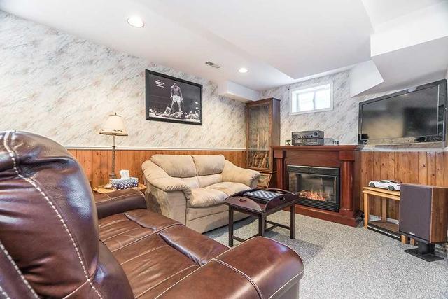 93 Lyfytt Cres, House attached with 3 bedrooms, 3 bathrooms and 2 parking in Barrie ON | Image 6