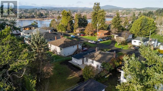 537 Broadway St, House detached with 3 bedrooms, 1 bathrooms and 6 parking in Saanich BC | Image 67