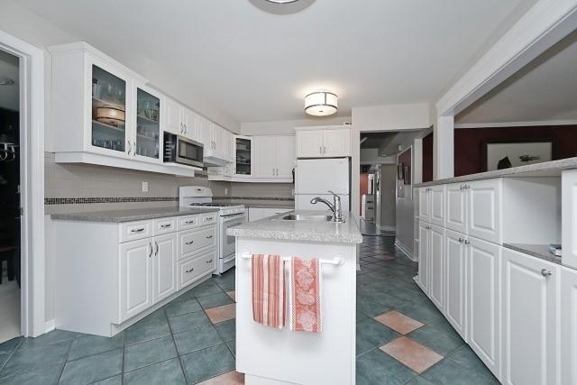809 White Ash Dr, House detached with 4 bedrooms, 4 bathrooms and 5 parking in Whitby ON | Image 4