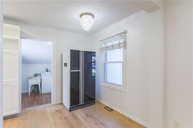 19 East 33rd Street, House detached with 2 bedrooms, 1 bathrooms and 3 parking in Hamilton ON | Image 9