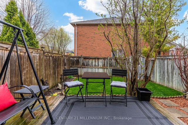 20 Todmorden Dr, House attached with 3 bedrooms, 3 bathrooms and 4 parking in Brampton ON | Image 17
