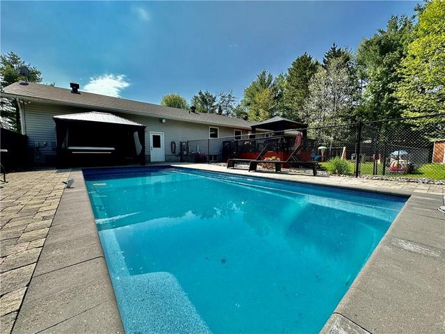 628 Doran Road, House detached with 5 bedrooms, 3 bathrooms and 6 parking in Petawawa ON | Image 2