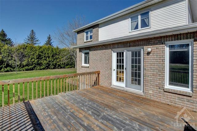 113 Huntley Manor Drive, House detached with 4 bedrooms, 3 bathrooms and 6 parking in Ottawa ON | Image 24