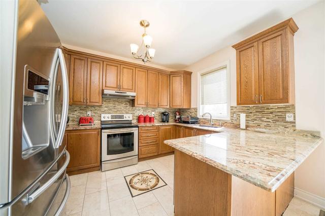 17 Sirius Cres, House detached with 5 bedrooms, 4 bathrooms and 5 parking in Toronto ON | Image 7
