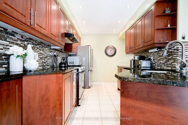 41 Sloane Ave, House attached with 3 bedrooms, 3 bathrooms and 3 parking in Toronto ON | Image 32