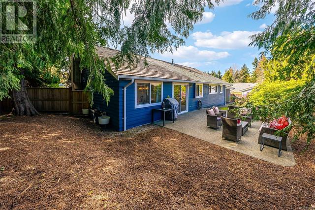 606 Moresby Ave, House detached with 3 bedrooms, 2 bathrooms and 4 parking in Qualicum Beach BC | Image 38