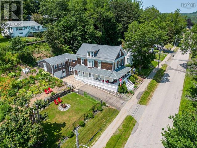 135 Queen Street, House detached with 7 bedrooms, 3 bathrooms and null parking in Digby NS | Image 1