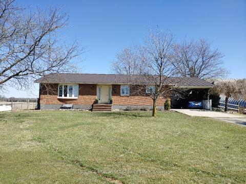 968 Brigden Rd, House detached with 3 bedrooms, 2 bathrooms and 7 parking in St. Clair ON | Card Image