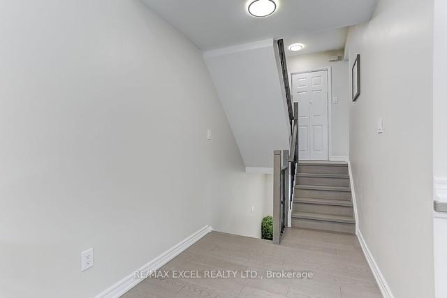 89 Song Meadoway, Townhouse with 3 bedrooms, 2 bathrooms and 2 parking in Toronto ON | Image 2