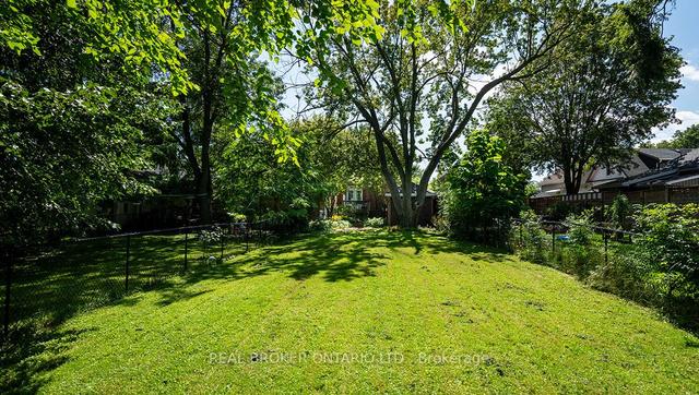 100 Emery St E, House detached with 3 bedrooms, 2 bathrooms and 3 parking in London ON | Image 14