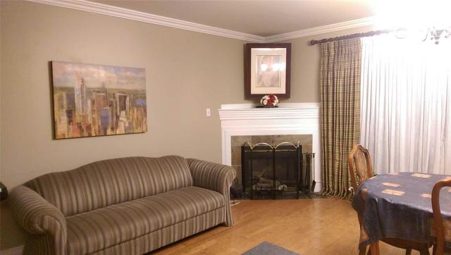 30 - 800 Dundas St W, Townhouse with 4 bedrooms, 4 bathrooms and 1 parking in Mississauga ON | Image 5