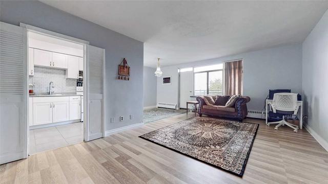 707 - 825 Kennedy Rd, Condo with 2 bedrooms, 1 bathrooms and 1 parking in Toronto ON | Image 4