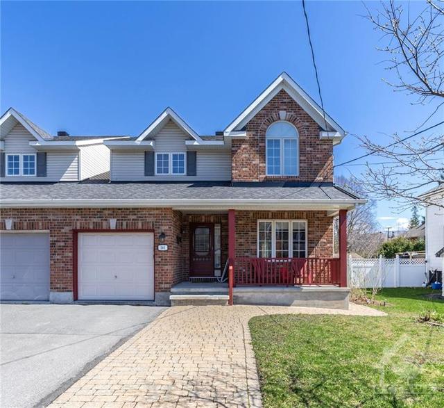 581 Cole Avenue, House detached with 3 bedrooms, 3 bathrooms and 5 parking in Ottawa ON | Image 1