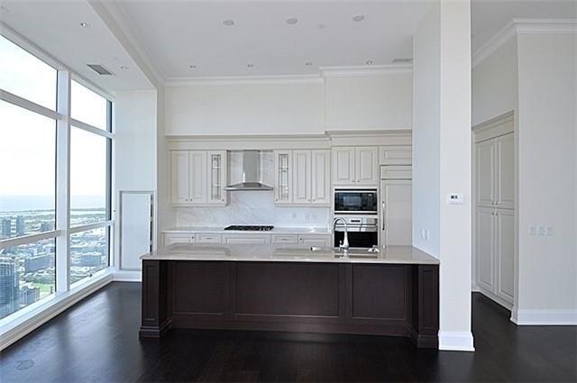 7702 - 388 Yonge St, Condo with 2 bedrooms, 3 bathrooms and 2 parking in Toronto ON | Image 6