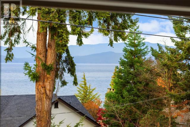 340 Crescent Rd W, House detached with 4 bedrooms, 2 bathrooms and 5 parking in Qualicum Beach BC | Image 50