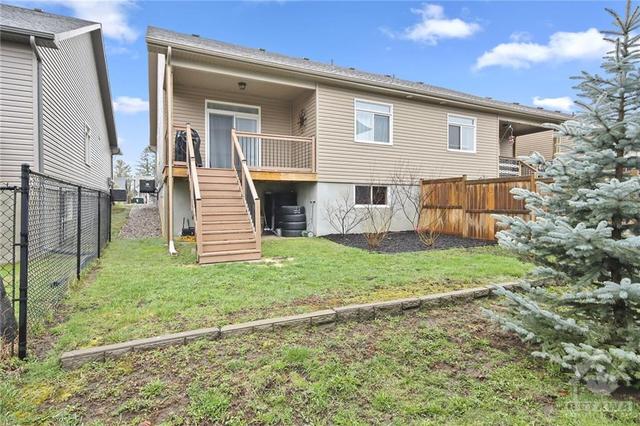 106 Kempten Court, Home with 3 bedrooms, 1 bathrooms and 2 parking in North Grenville ON | Image 5
