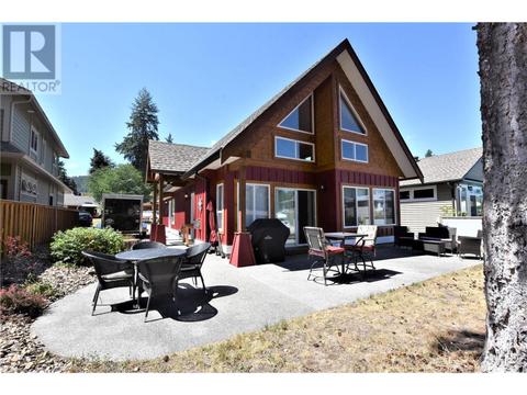 121 Deer Street, House detached with 3 bedrooms, 2 bathrooms and 4 parking in Vernon BC | Card Image