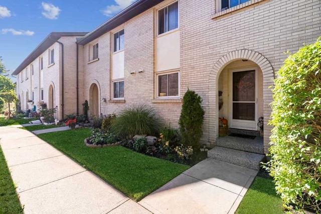 45 - 45 Nadia Pl, Townhouse with 3 bedrooms, 2 bathrooms and 1 parking in Oakville ON | Image 1