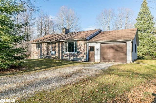 5491 9th Line N, House detached with 2 bedrooms, 1 bathrooms and 25 parking in Oro Medonte ON | Image 3