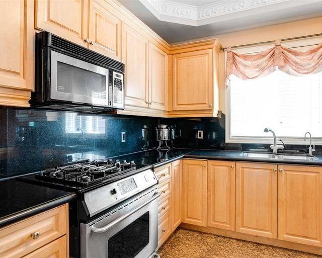 30 Amelynn Cres N, House detached with 4 bedrooms, 4 bathrooms and 6 parking in Vaughan ON | Image 7